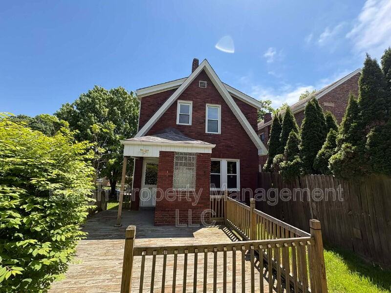 1316 Justine St - Photo 4 of 18