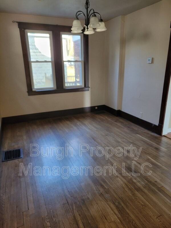 1316 Justine St - Photo 5 of 18