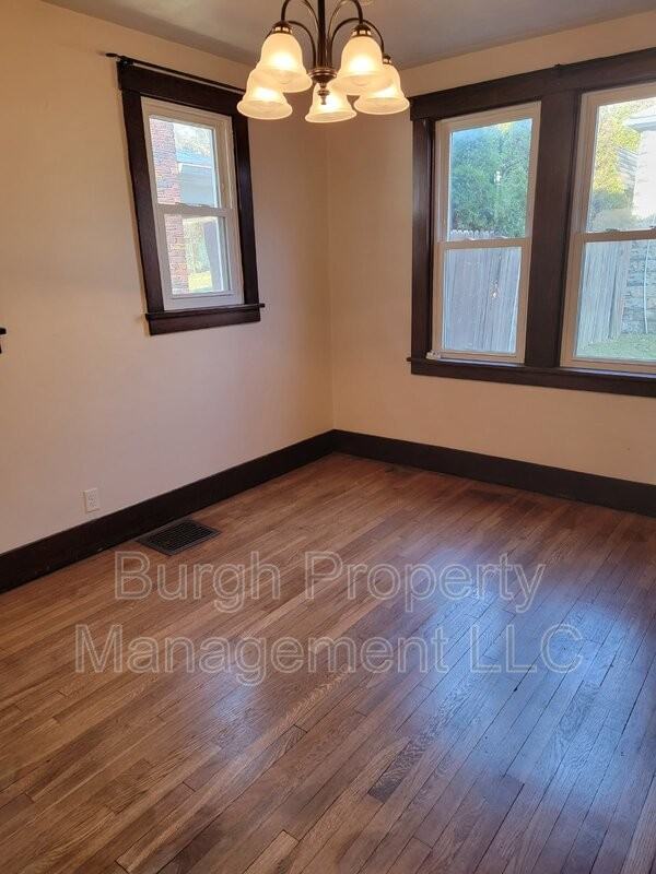 1316 Justine St - Photo 6 of 18
