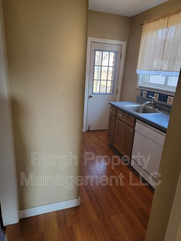 1316 Justine St - Photo 7 of 18