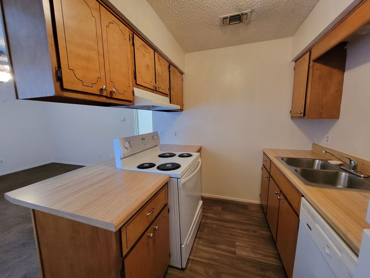 Gant Apartments - Photo 2 of 7