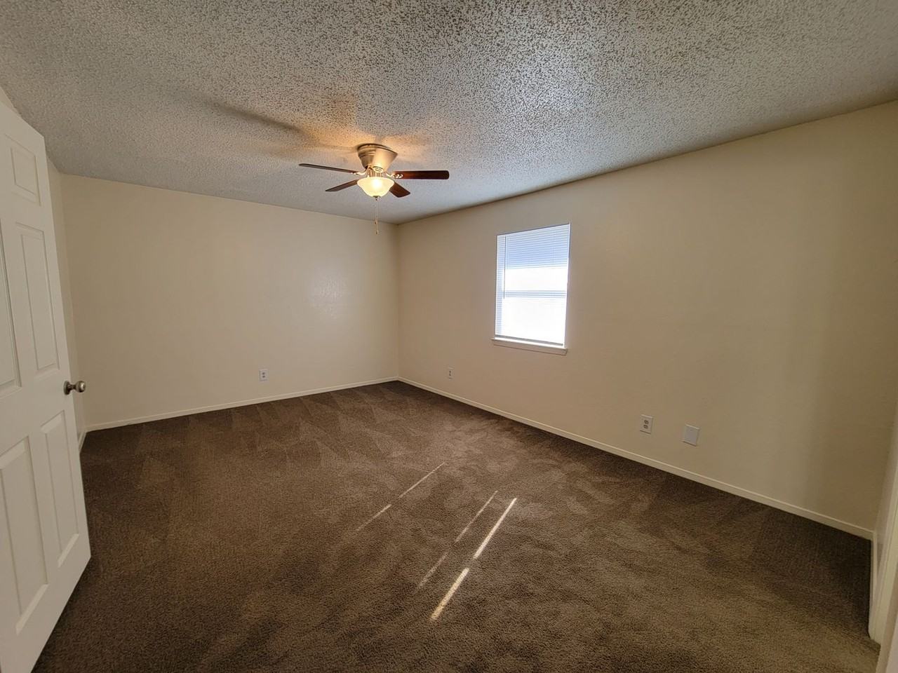 Gant Apartments - Photo 4 of 7