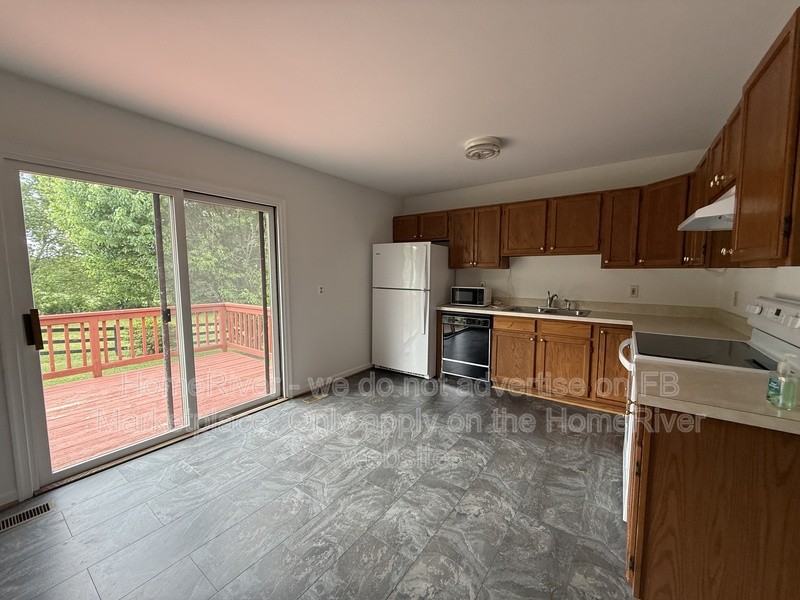 15795 Montresor Rd - Photo 3 of 13