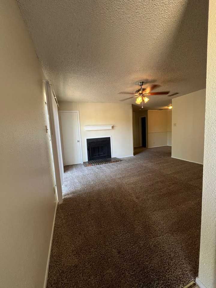 3201 W Loop 289 - Photo 6 of 22