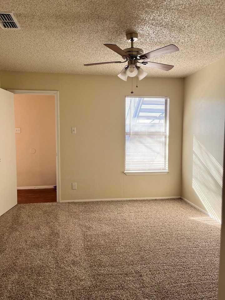 3201 W Loop 289 - Photo 7 of 22
