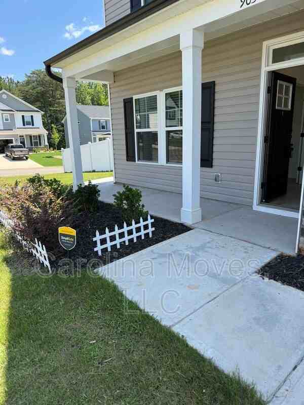 903 Gibbons St - Photo 3 of 48