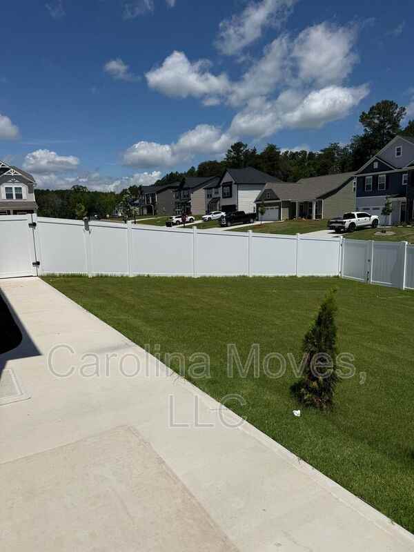 903 Gibbons St - Photo 4 of 48