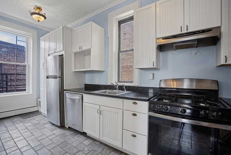 200 Hudson St #4R - Photo 6 of 9