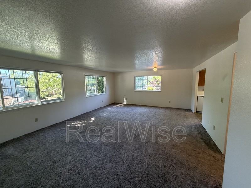 2141 Neill Rd #B - Photo 5 of 35