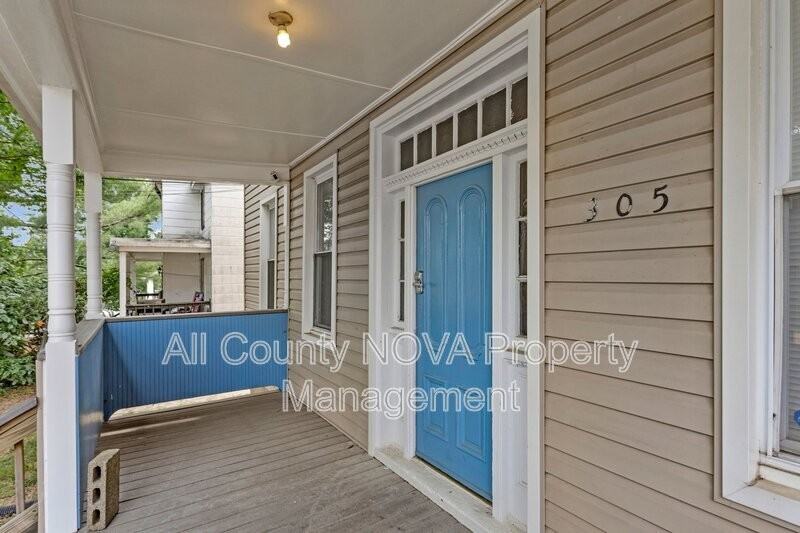 305 9th St #2 - Photo 2 of 25