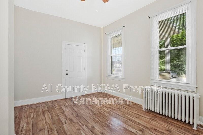 305 9th St #2 - Photo 5 of 25