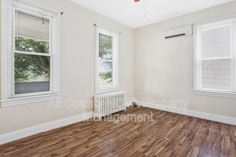 305 9th St #2 - Photo 6 of 25