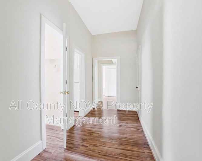 305 9th St #2 - Photo 7 of 25