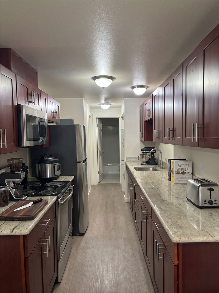 Thorndyke Apartments - Photo 6 of 42