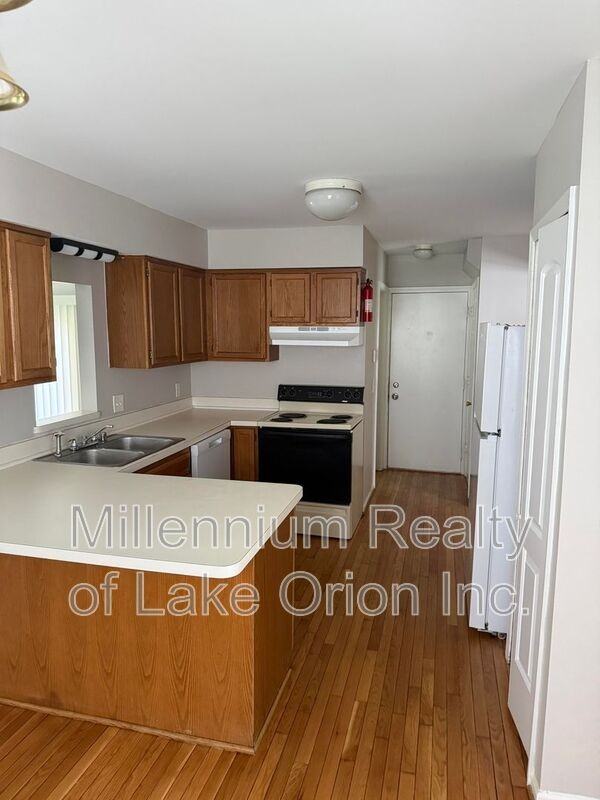 1106 Oak Valley Dr - Photo 3 of 18