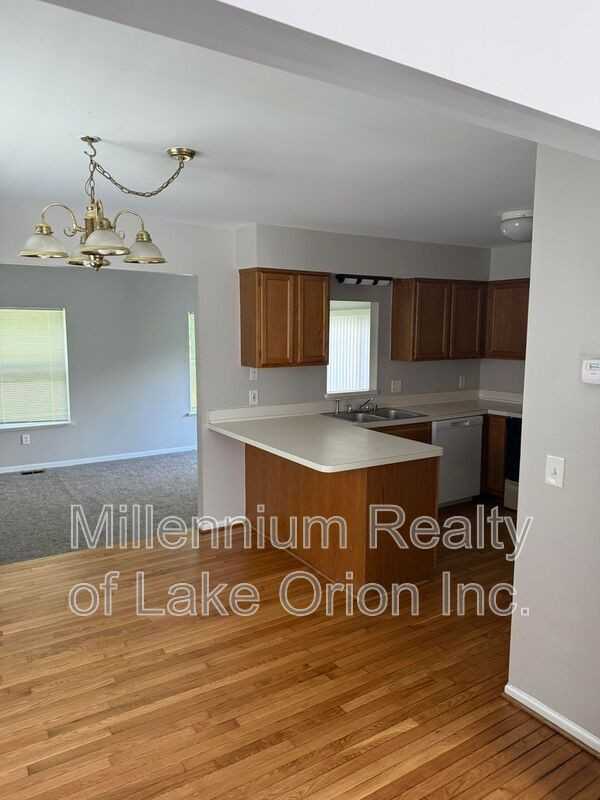 1106 Oak Valley Dr - Photo 4 of 18