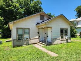 featured image of 225 N Hope St