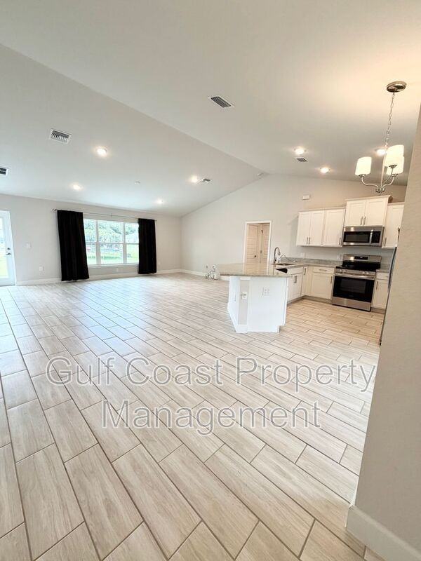 4865 Manila Ave - Photo 3 of 41