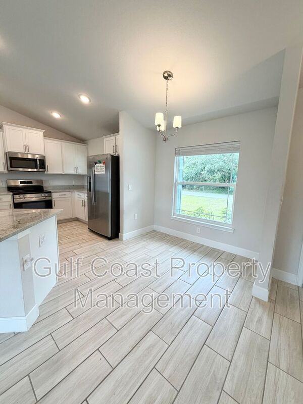 4865 Manila Ave - Photo 5 of 41