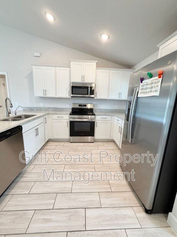 4865 Manila Ave - Photo 7 of 41