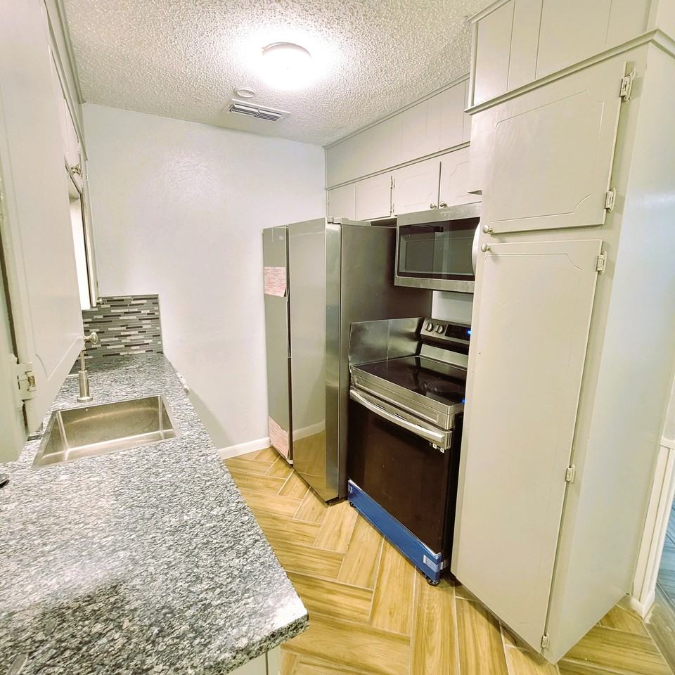 425 North Gilmer Street - Photo 3 of 8