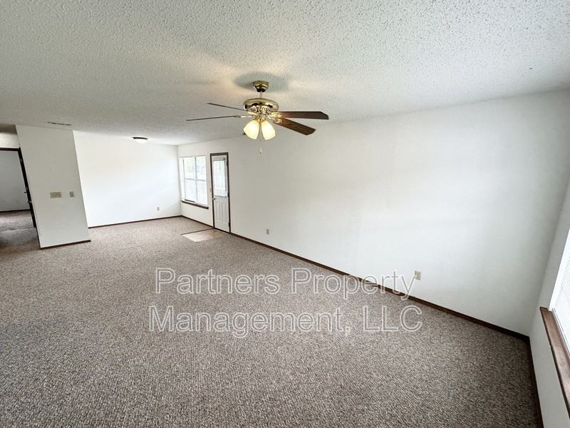 1661 N Dawn Dr - Photo 2 of 14