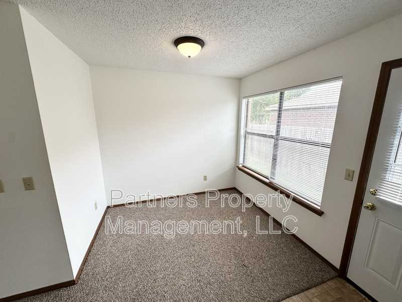 1661 N Dawn Dr - Photo 4 of 14