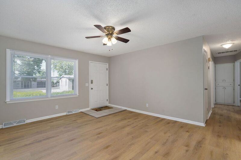 3318 W Dorber Dr - Photo 3 of 24