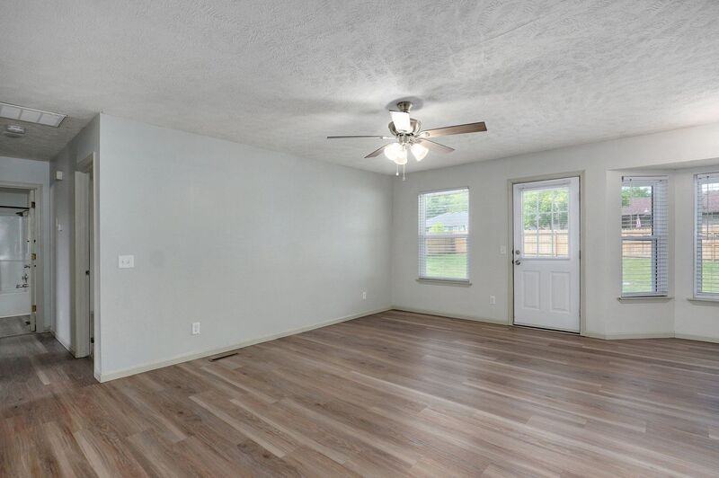 205 S Smalley St - Photo 3 of 18