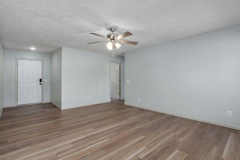 205 S Smalley St - Photo 4 of 18