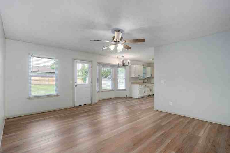 205 S Smalley St - Photo 5 of 18