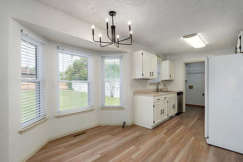 205 S Smalley St - Photo 6 of 18