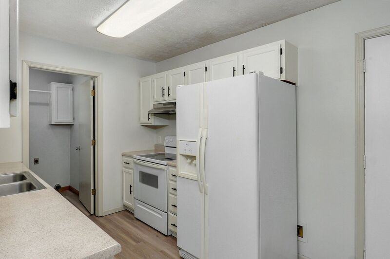 205 S Smalley St - Photo 7 of 18