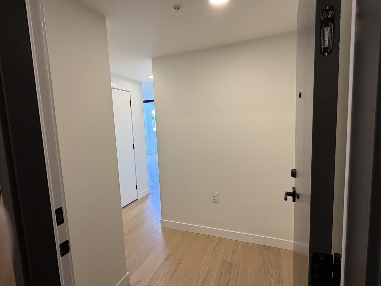 8120 Oak Street - Photo 5 of 9