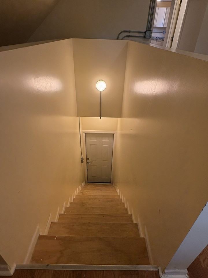 712 West 17th Street - Photo 2 of 9