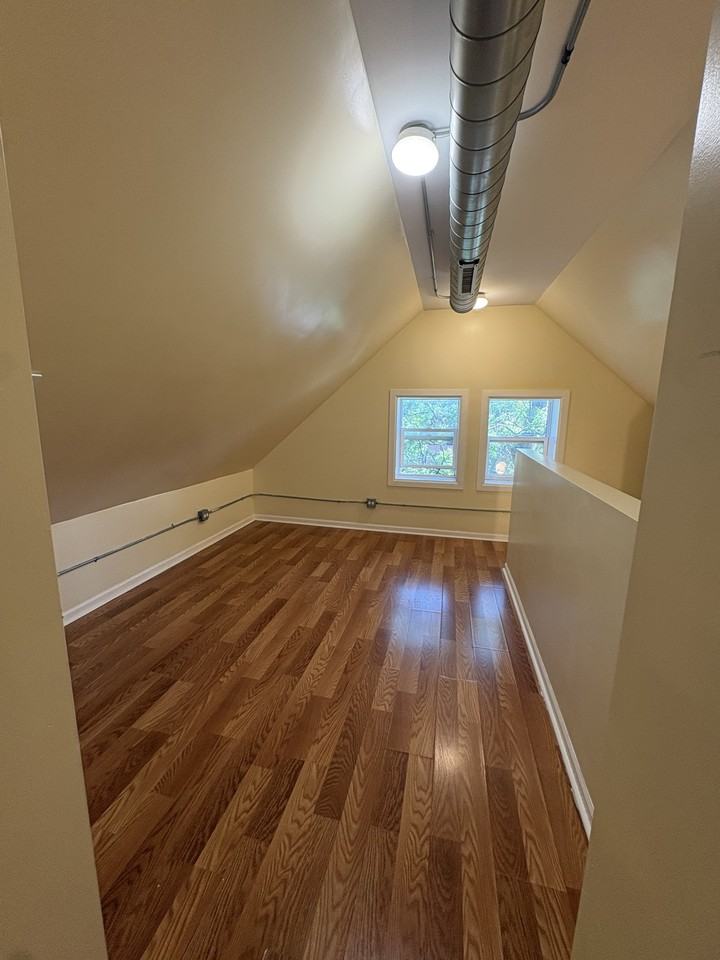 712 West 17th Street - Photo 3 of 9