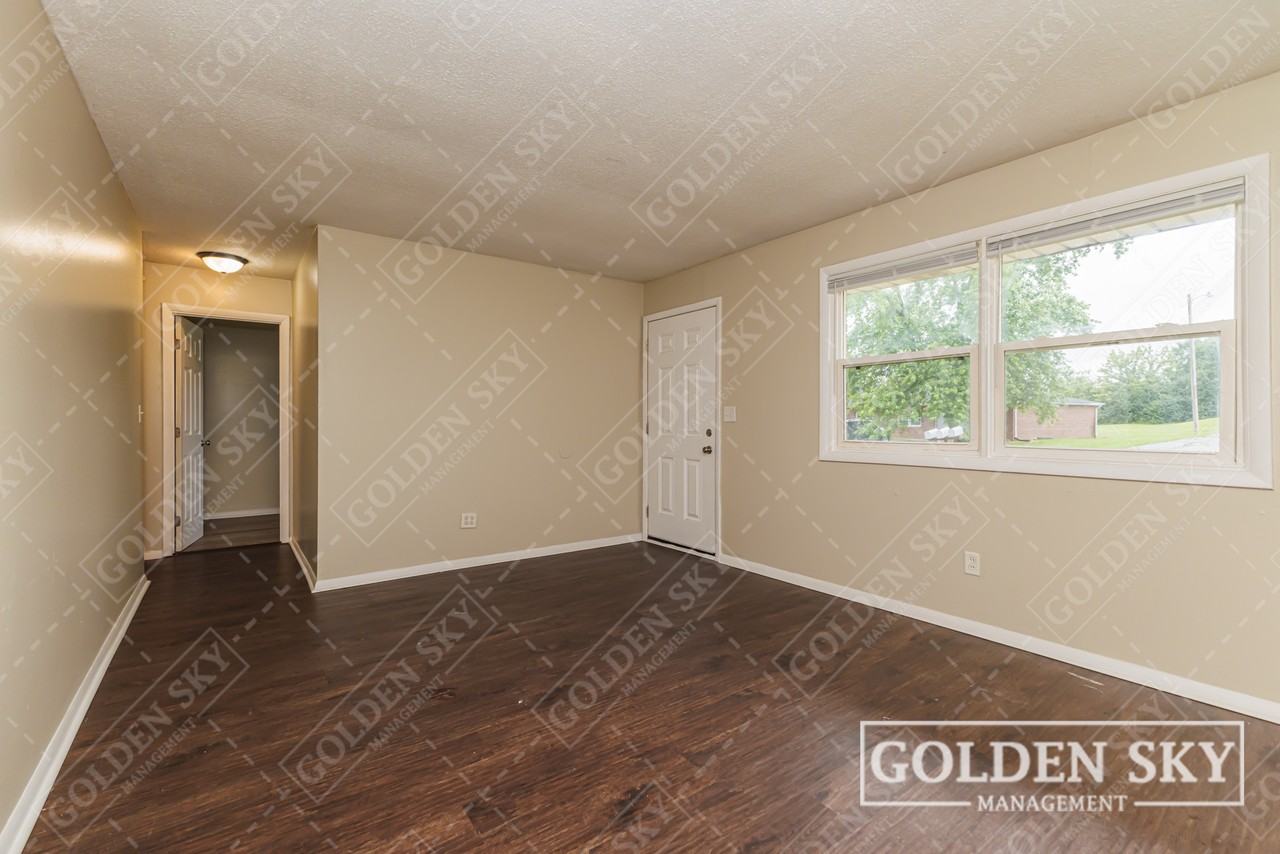 110 South Keystone Circle - Photo 3 of 10