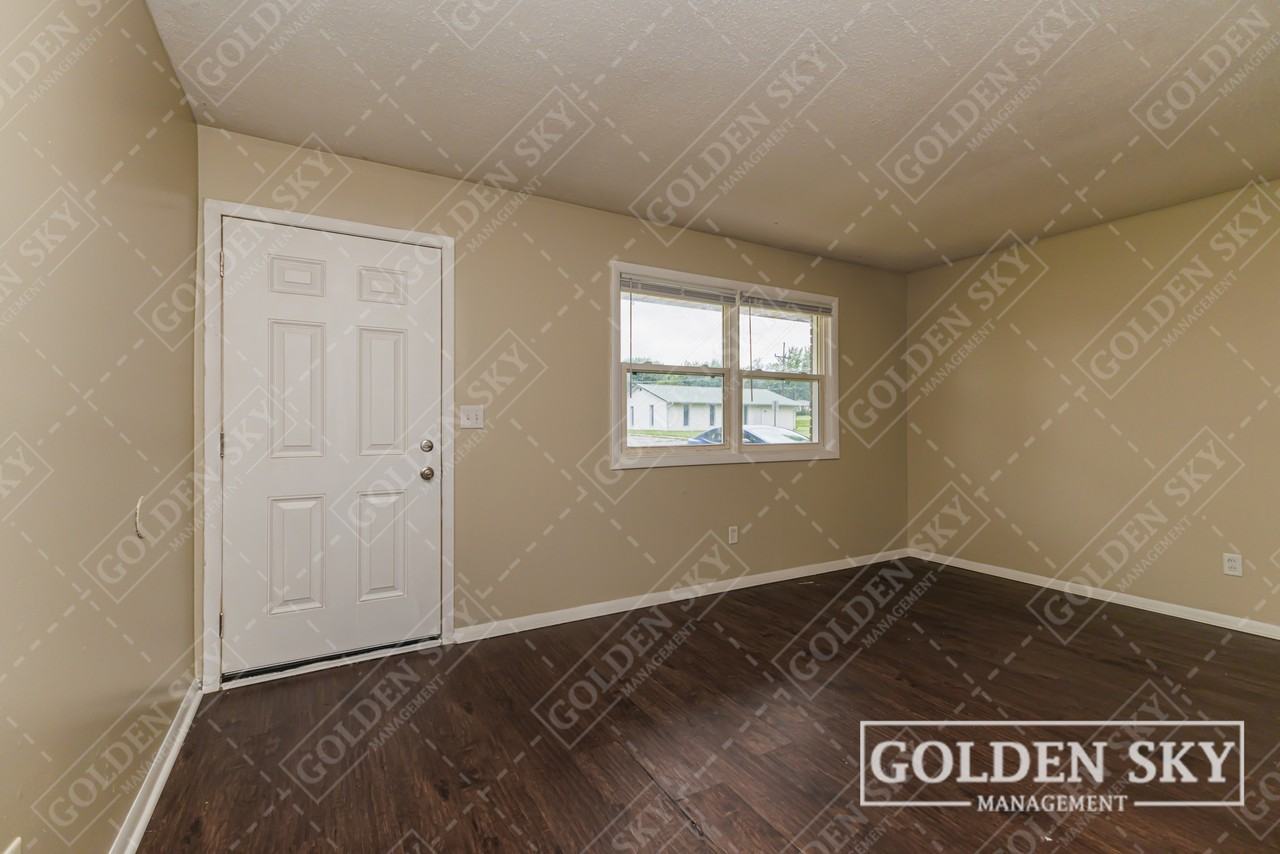 110 South Keystone Circle - Photo 4 of 10