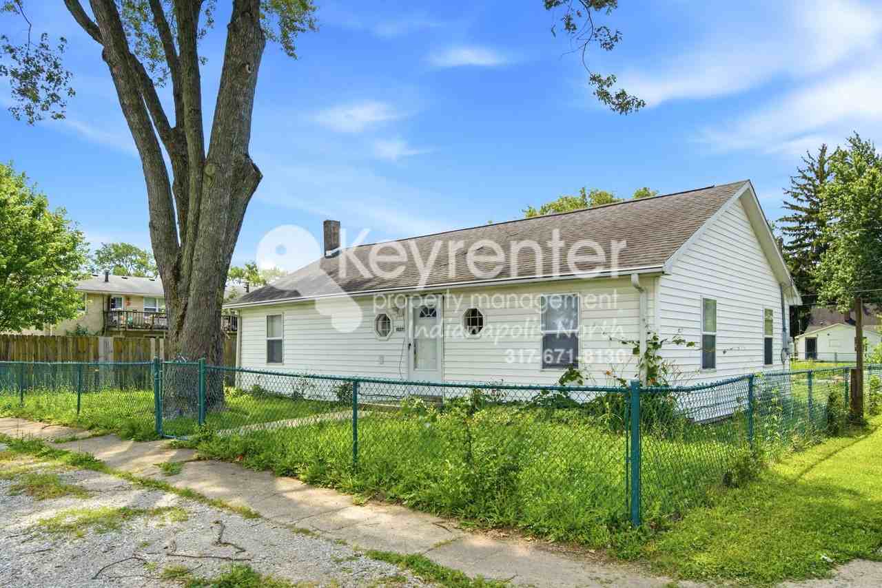 1027 E Fourth St - Photo 2 of 15