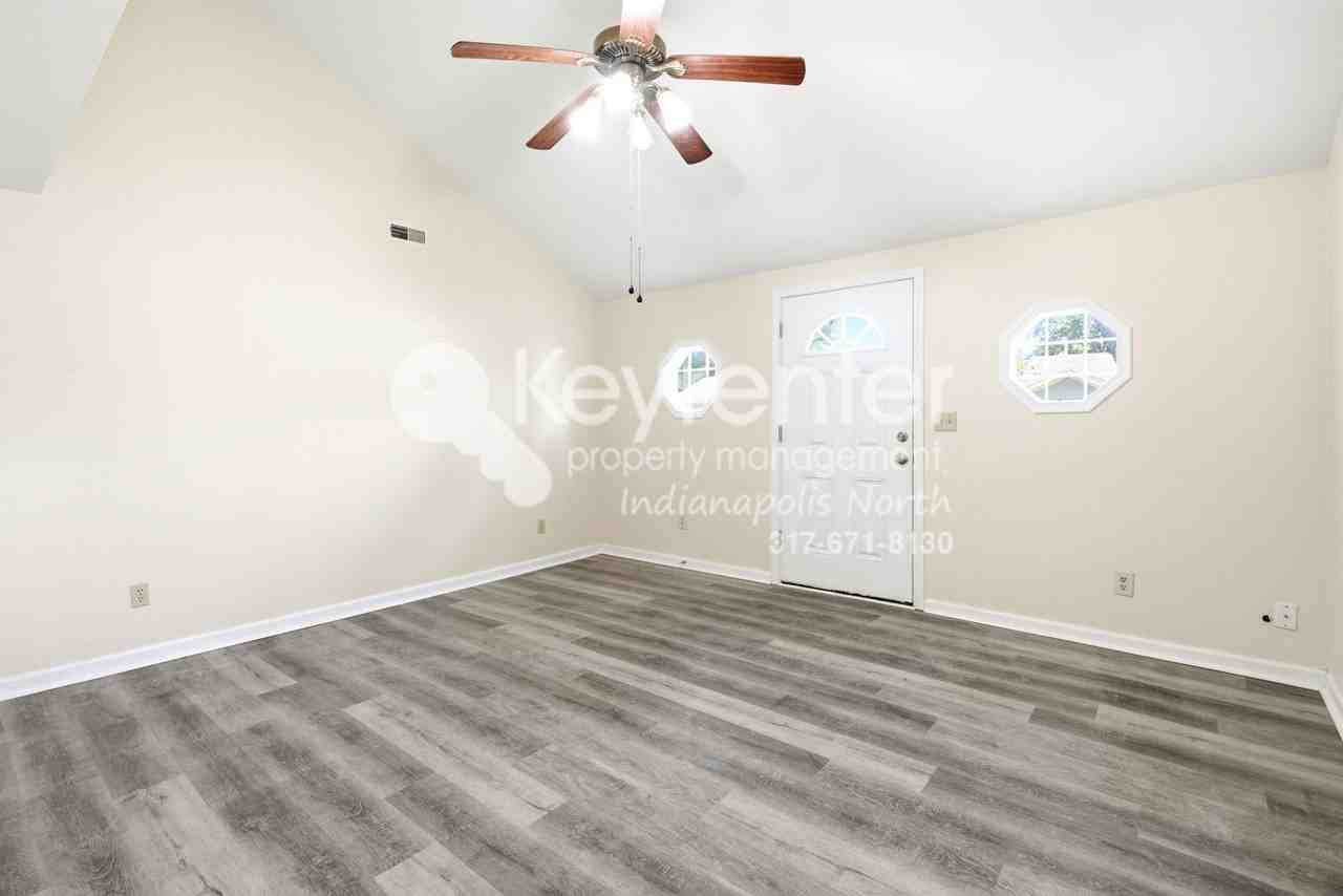 1027 E Fourth St - Photo 3 of 15