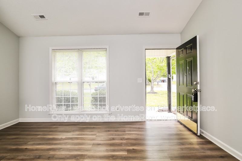 4606 Meadowcroft Rd - Photo 3 of 19