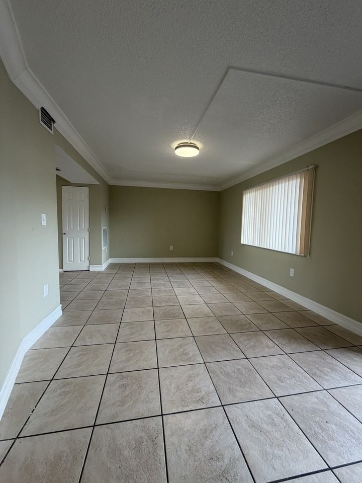 4212 Desoto Avenue - Photo 7 of 14