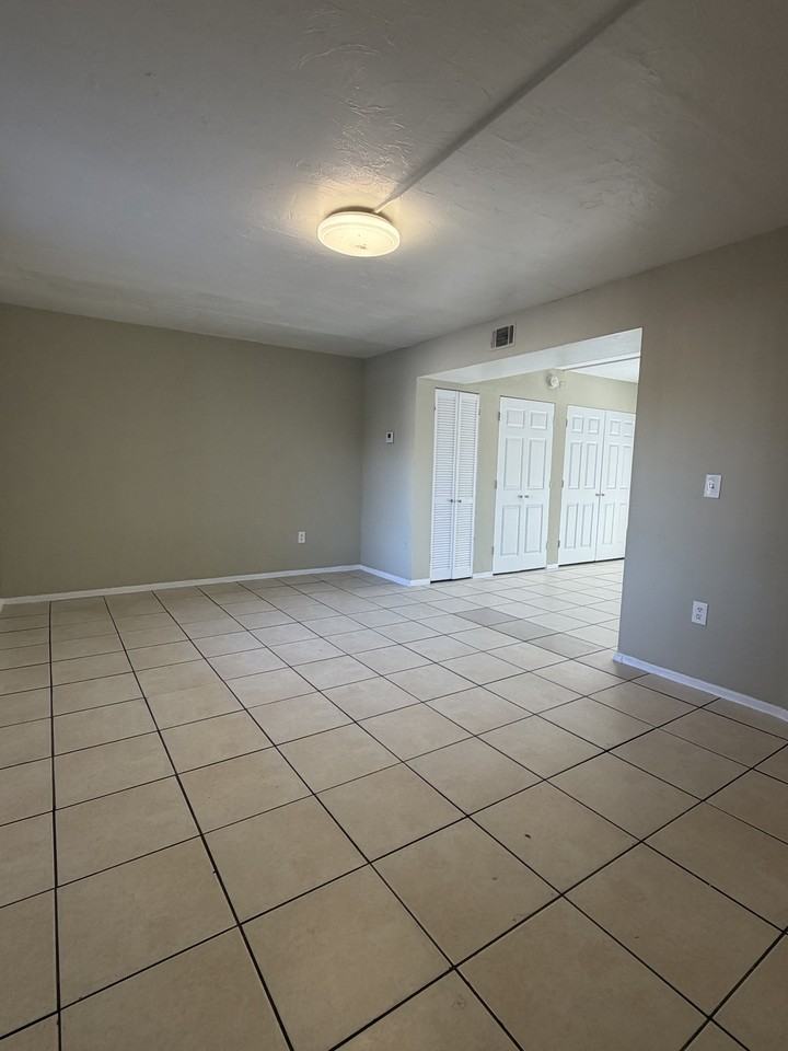 4226 Desoto Avenue - Photo 3 of 21