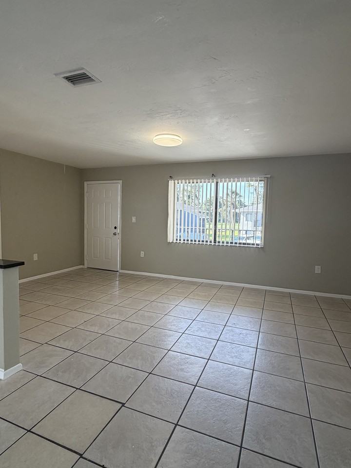 4214 Desoto Avenue - Photo 3 of 20