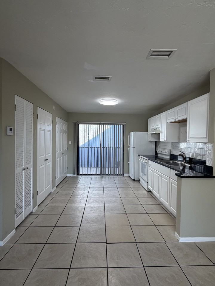 4214 Desoto Avenue - Photo 4 of 20
