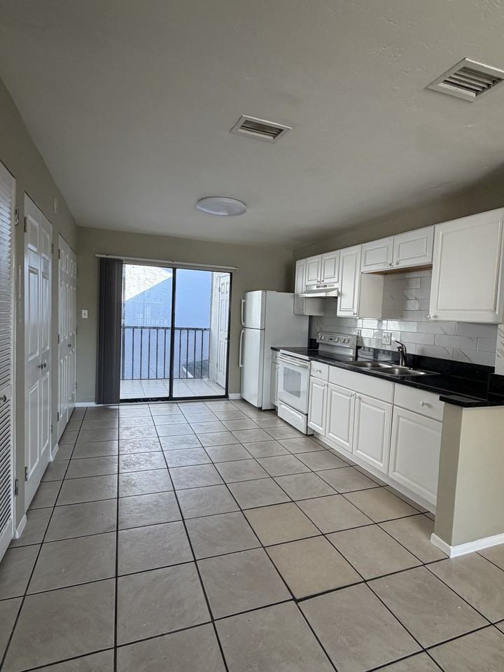 4214 Desoto Avenue - Photo 6 of 20
