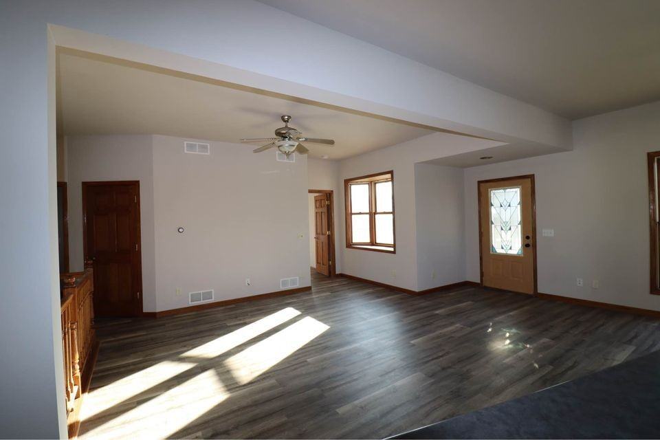 634 East Oshkosh Street - Photo 5 of 12