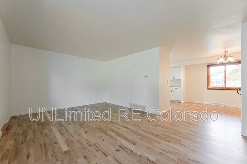 7413 S Albion St - Photo 6 of 18