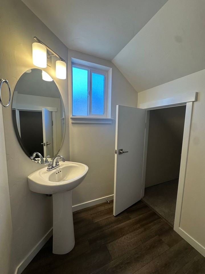 944 Ne Paula Dr - Photo 6 of 18