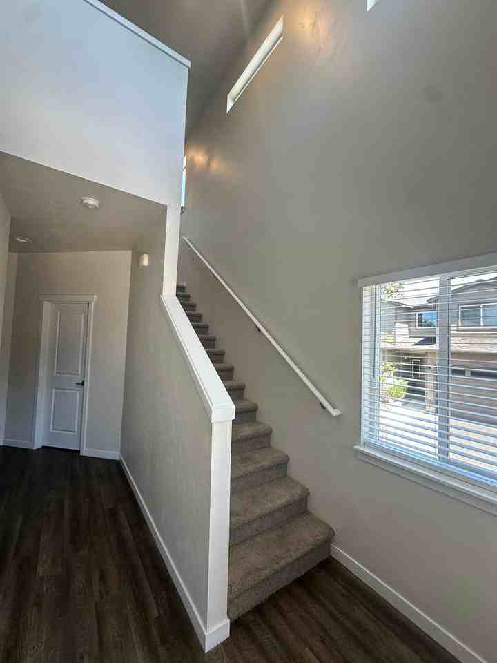 944 Ne Paula Dr - Photo 5 of 18
